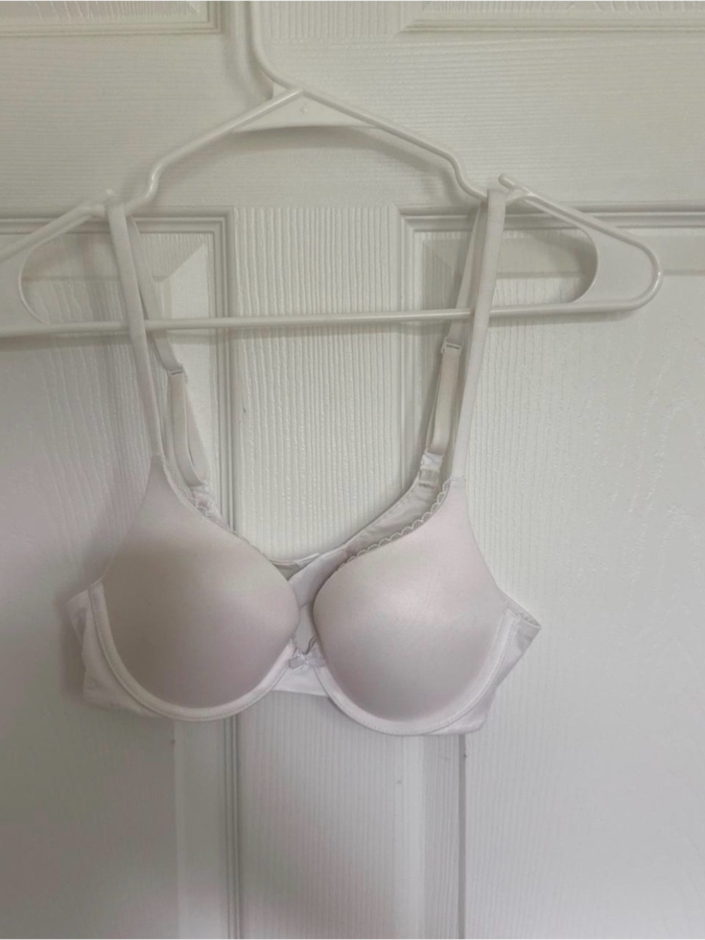 Victoria’s Secret Body By Victoria White Push Up Bra